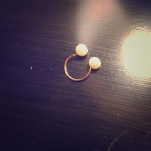 Women’s pearl ring